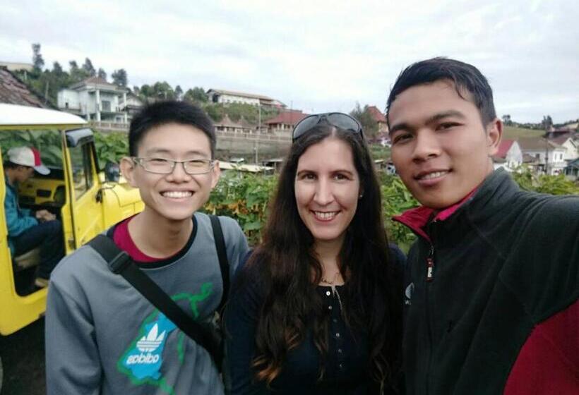 بنسيون Bromo Otix Guest House