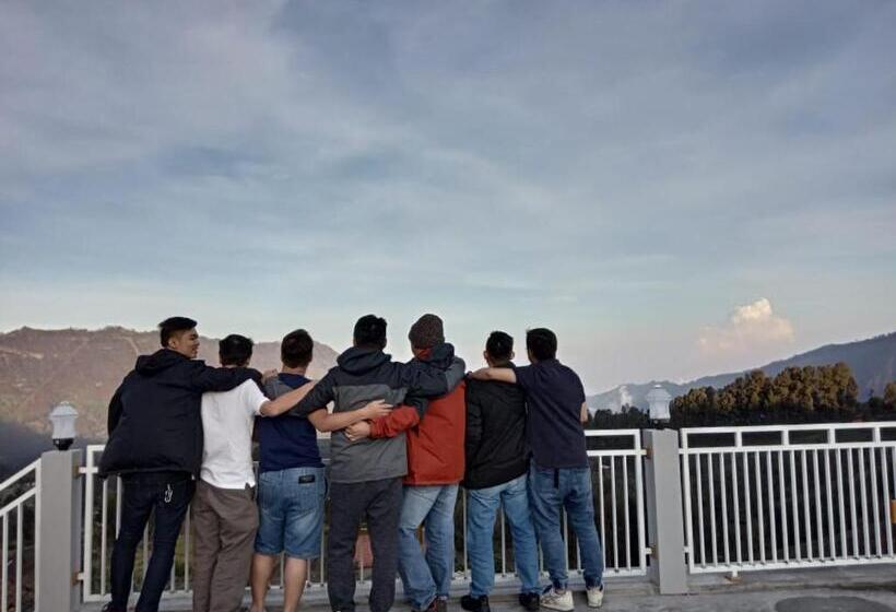 بنسيون Bromo Otix Guest House