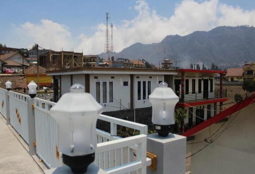 بنسيون Bromo Otix Guest House