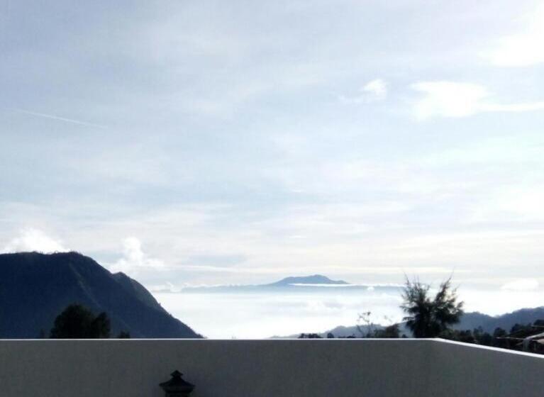 بنسيون Bromo Otix Guest House