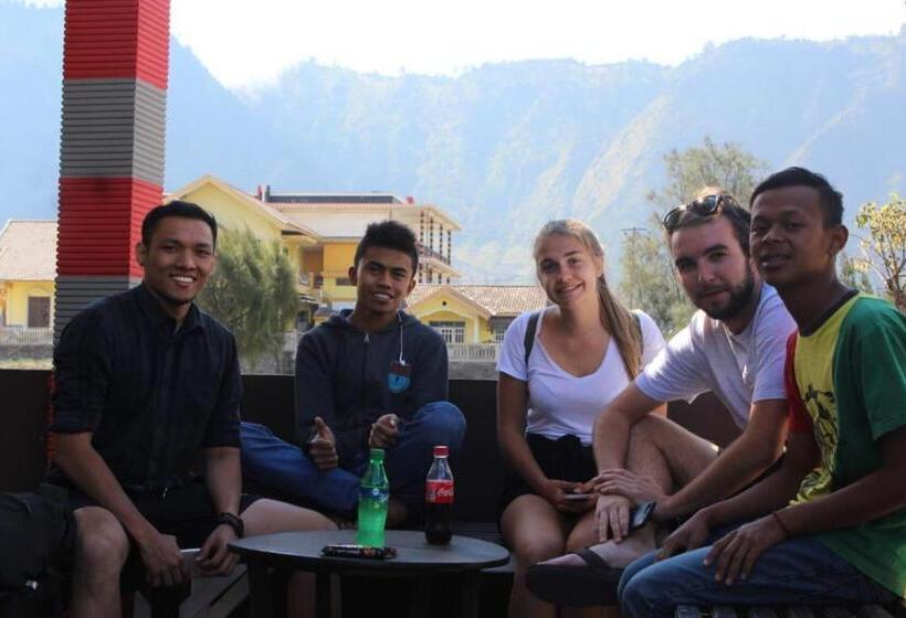 بنسيون Bromo Otix Guest House