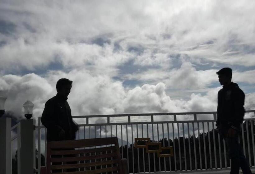 بنسيون Bromo Otix Guest House