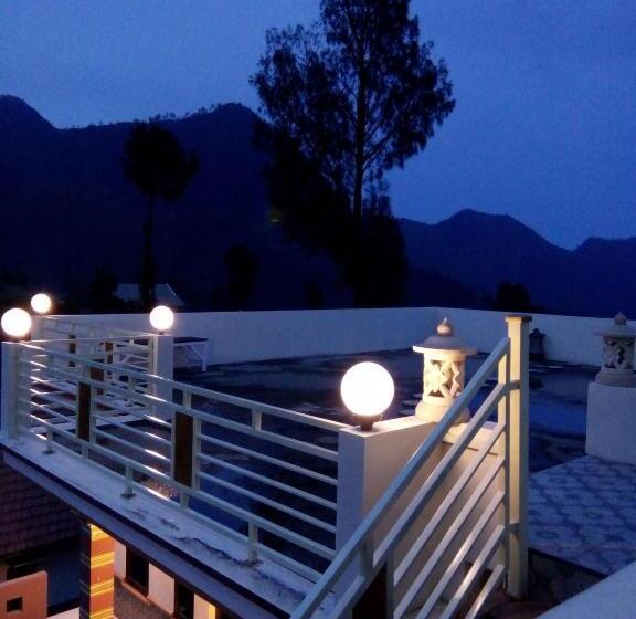 بنسيون Bromo Otix Guest House