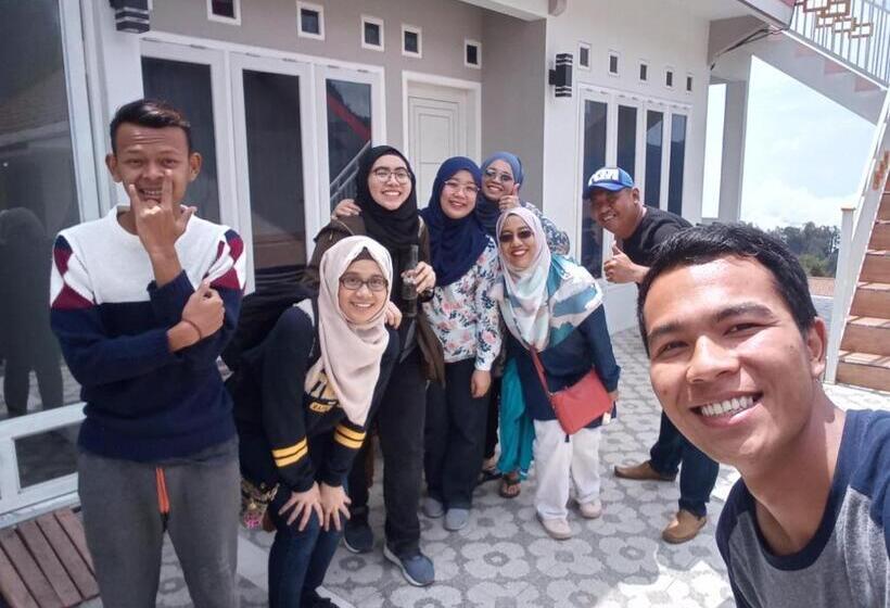 بنسيون Bromo Otix Guest House