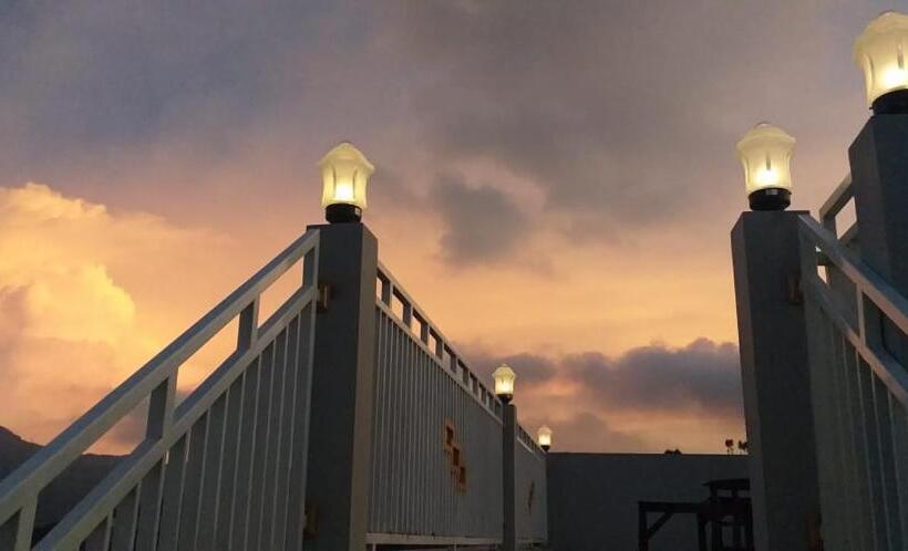 بنسيون Bromo Otix Guest House