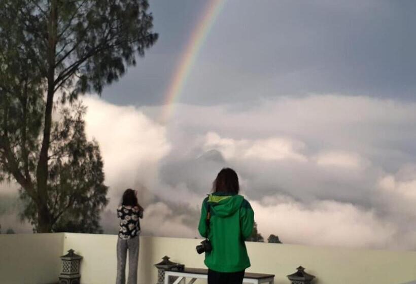 بنسيون Bromo Otix Guest House