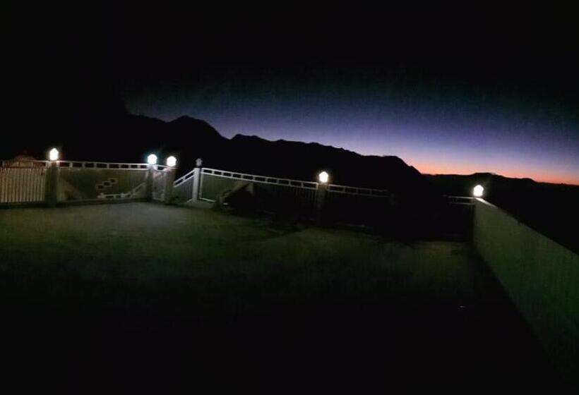 بنسيون Bromo Otix Guest House