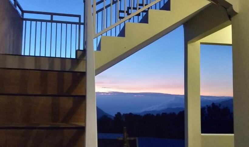 بنسيون Bromo Otix Guest House