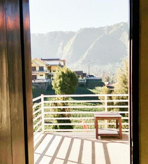 بنسيون Bromo Otix Guest House
