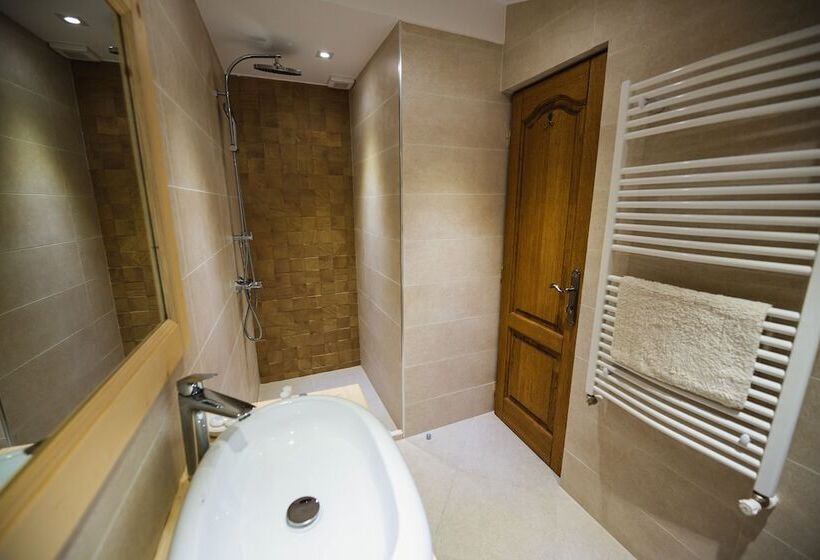 بنسيون Casa Seciu