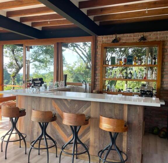 بنسيون Cerro Lobo