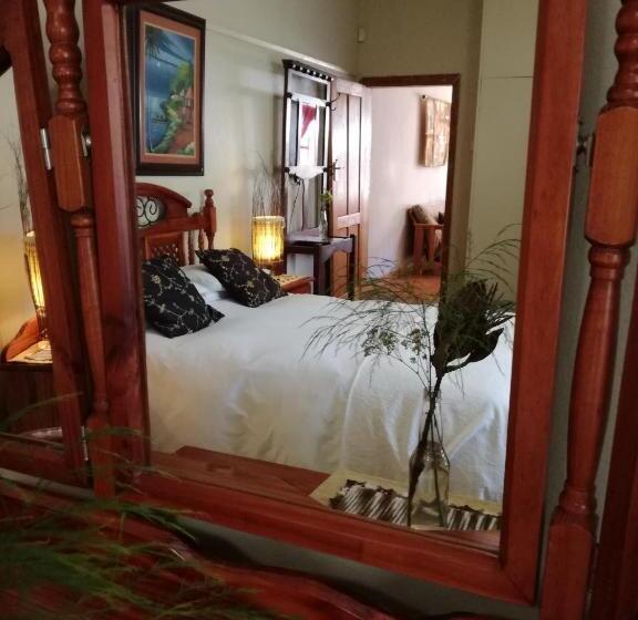 פנסיון Dekat Self Catering