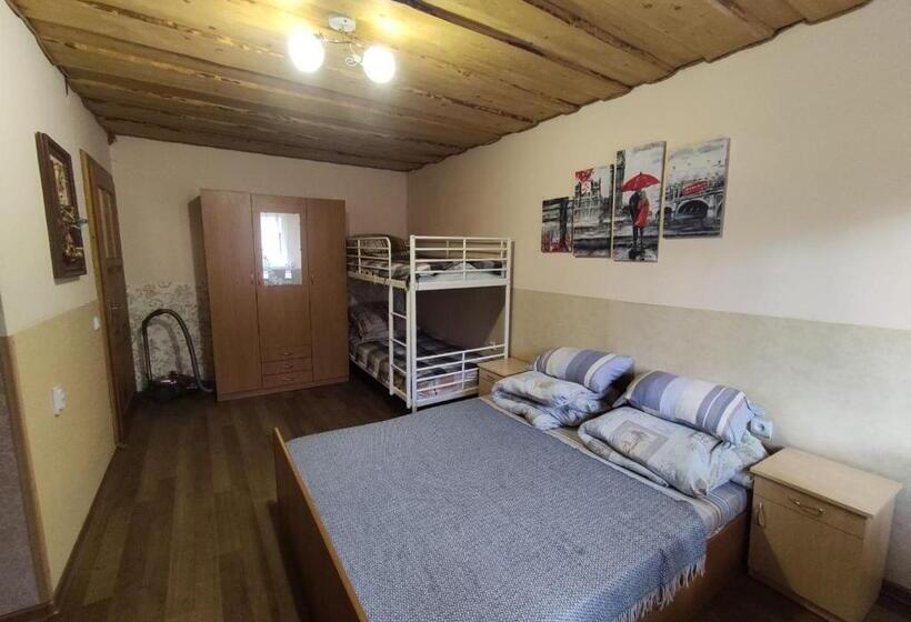 ペンション Guest House Mandrivnyi Rooms&apartments