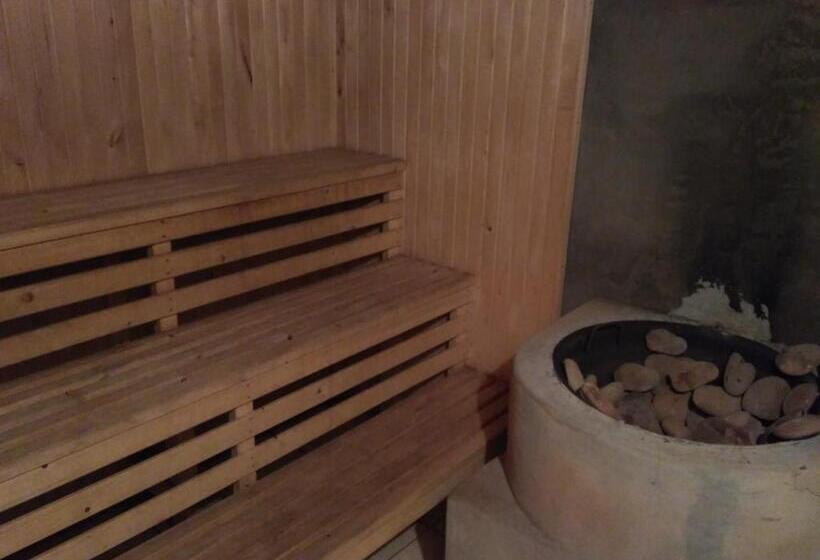 بنسيون Guest House Mandrivnyi Rooms&apartments