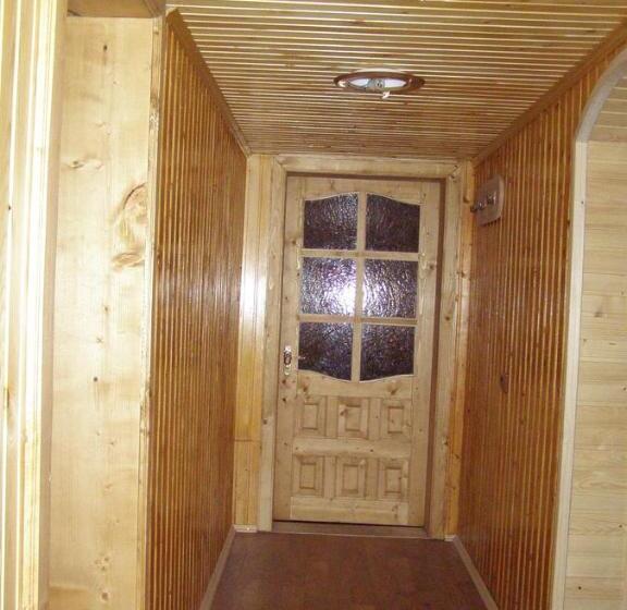 بنسيون Guest House Mandrivnyi Rooms&apartments