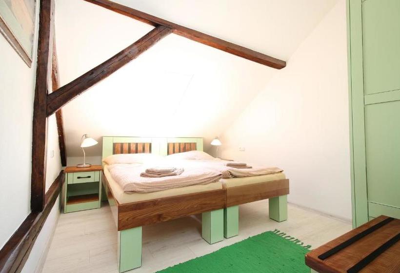 펜션 Penzion A Restaurace Hostinec Na Letné