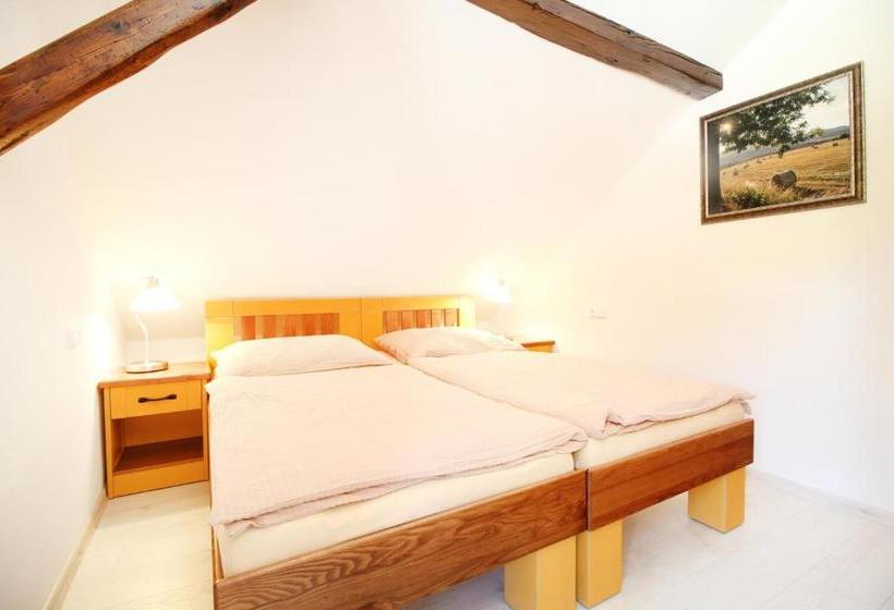 펜션 Penzion A Restaurace Hostinec Na Letné