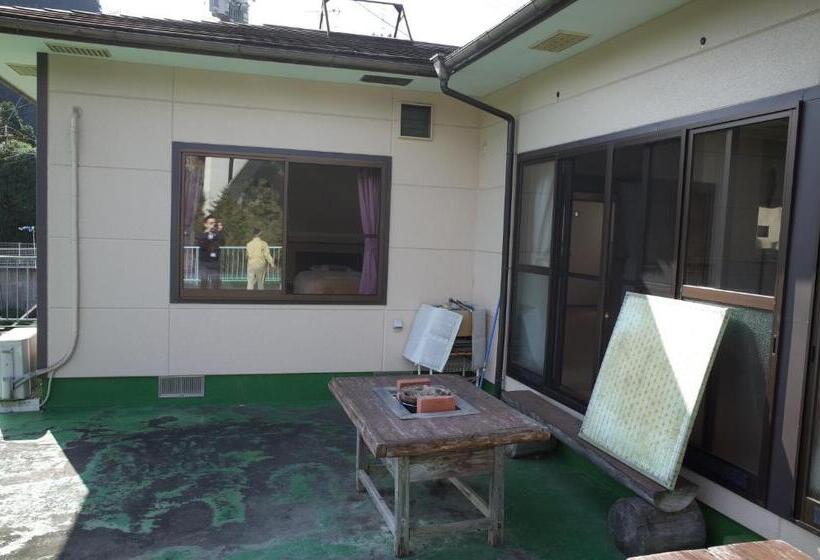 פנסיון Kashi Besso Takachiho