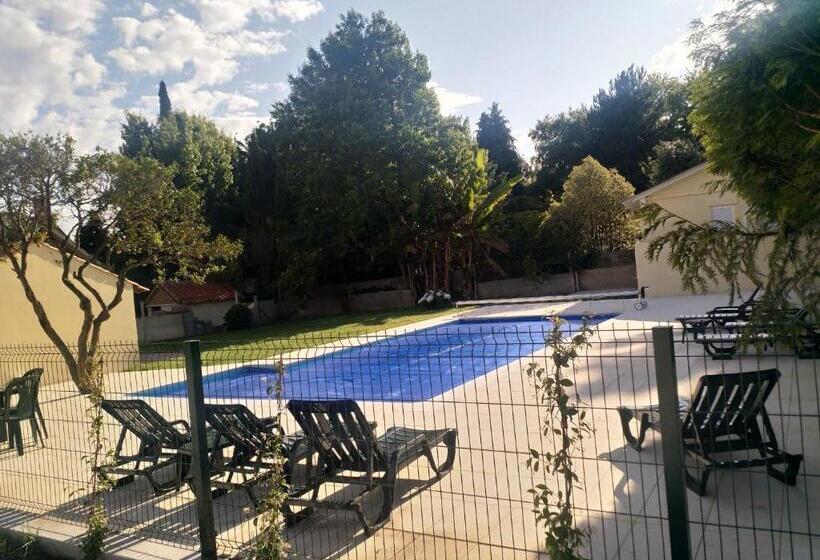 펜션 Metro Vilar Suites & Villas