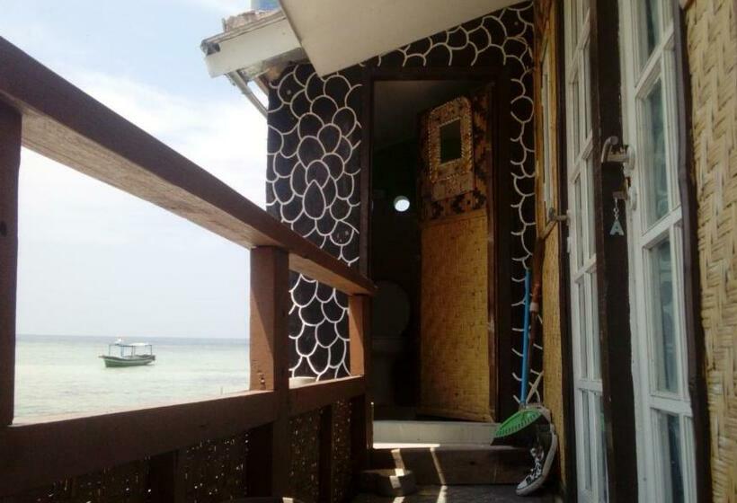 بنسيون Pari Solata Seaview Homestay Syariah