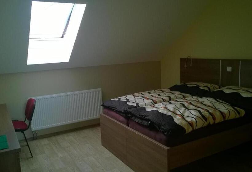 פנסיון Penzion Toscana