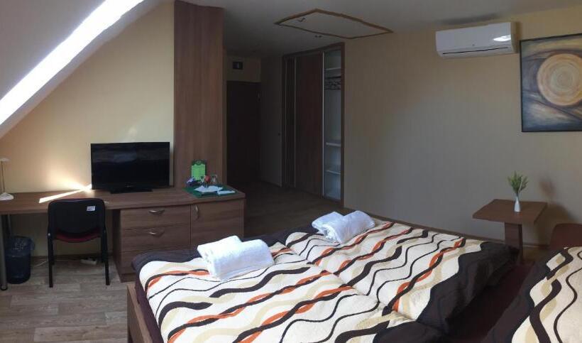 פנסיון Penzion Toscana