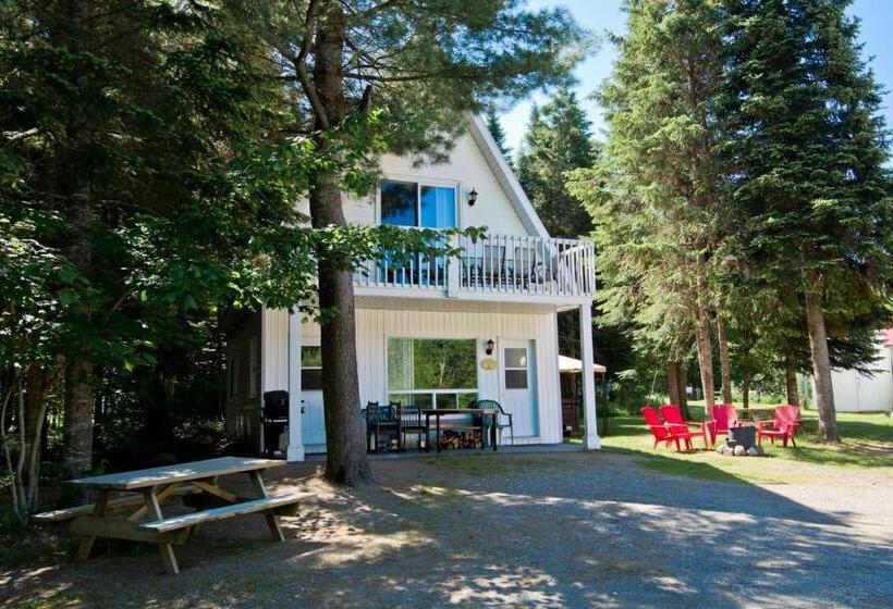 אתר נופש Camping Chalets Spas Pignons Rouges