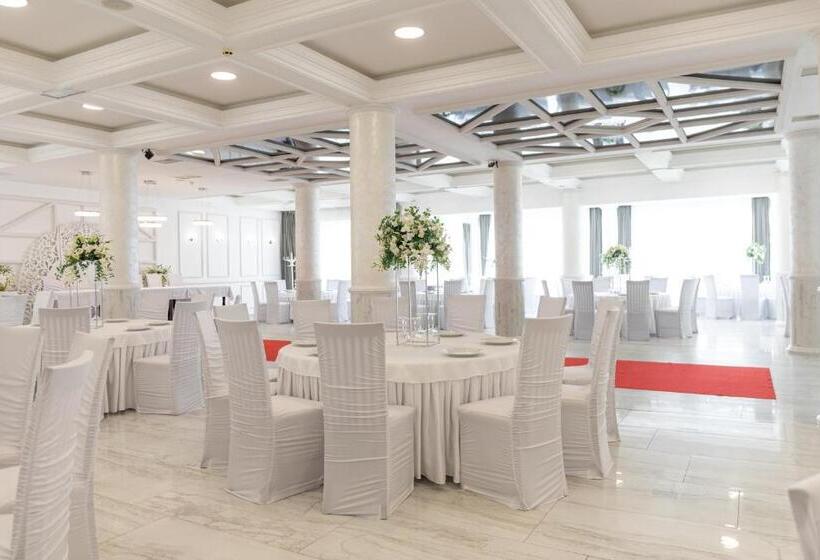 リゾートホテル Complex Turistic Darina Sancraiu De Mures