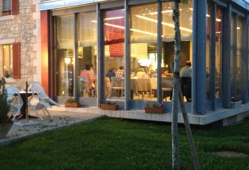 הוסטל Hôtel Au Boeuf Rouge