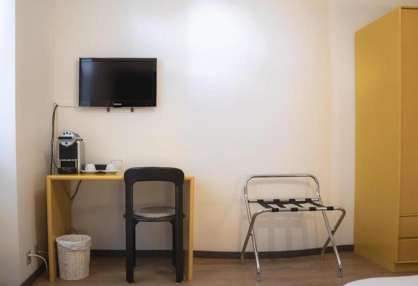 הוסטל Hôtel Au Boeuf Rouge