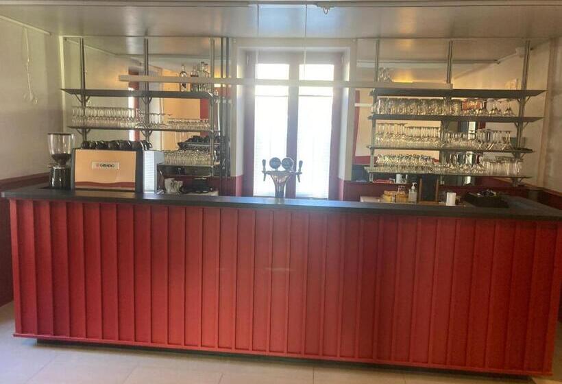 הוסטל Hôtel Au Boeuf Rouge