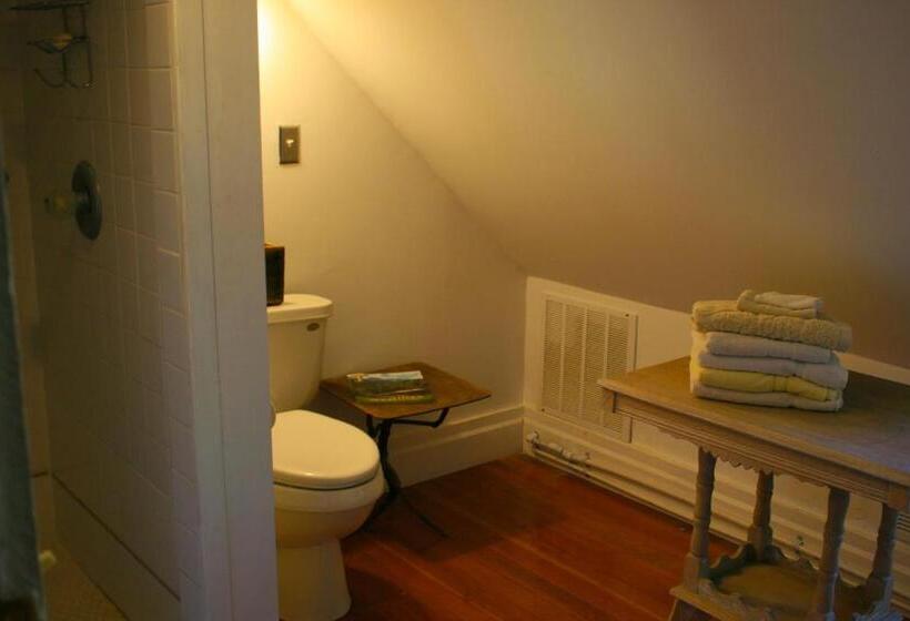 הוסטל Old Pioneer Garden Country Inn