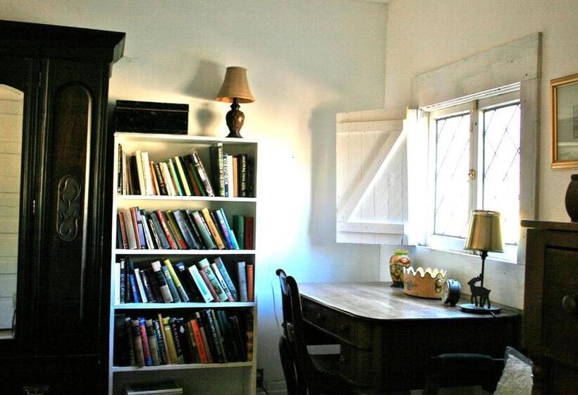 הוסטל Old Pioneer Garden Country Inn