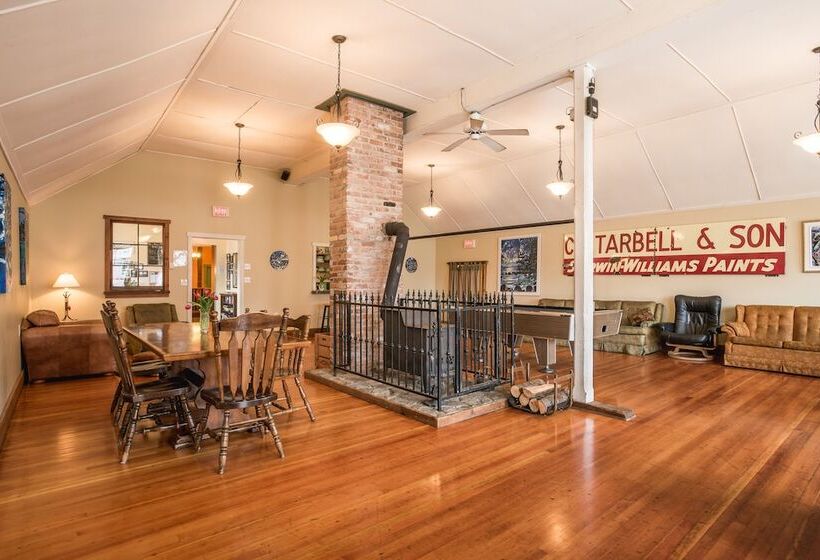 Общежитие Riding Fool Accommodation