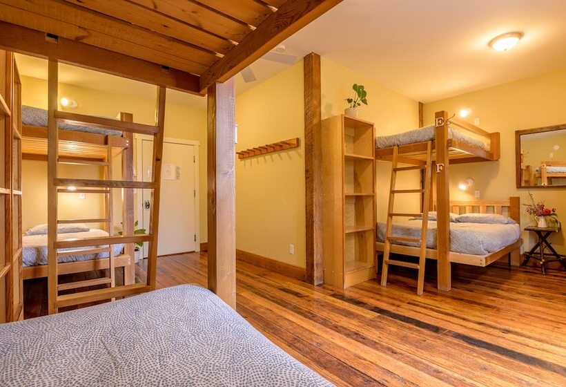 Общежитие Riding Fool Accommodation