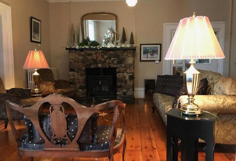 فندق صغير The Cove Inn