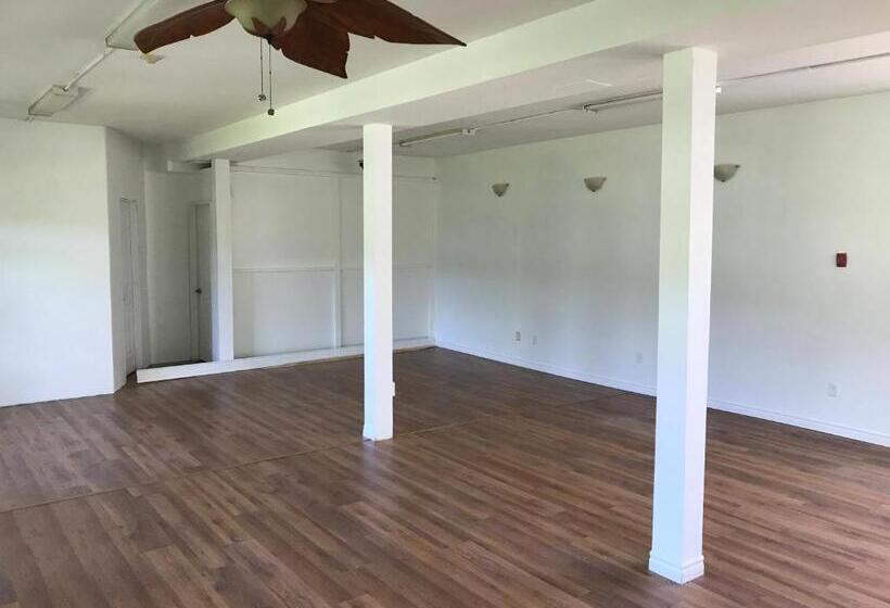 فندق صغير The Cove Inn