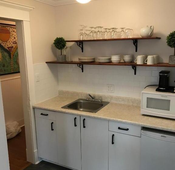 فندق صغير The Cove Inn