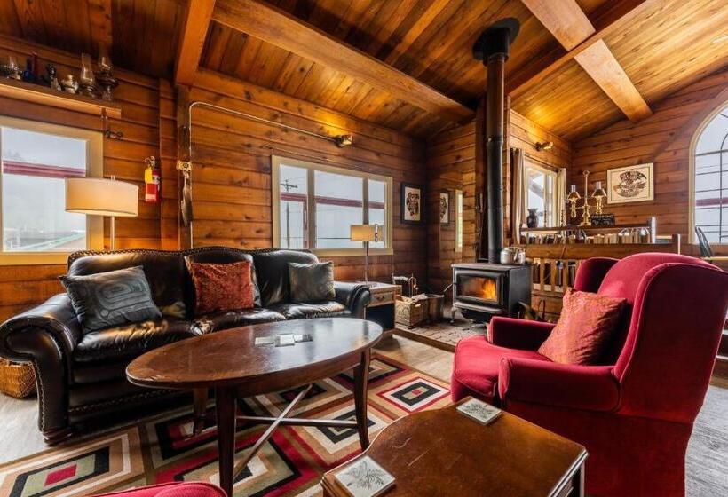 ベッドアンドブレックファースト Alert Bay Lodge