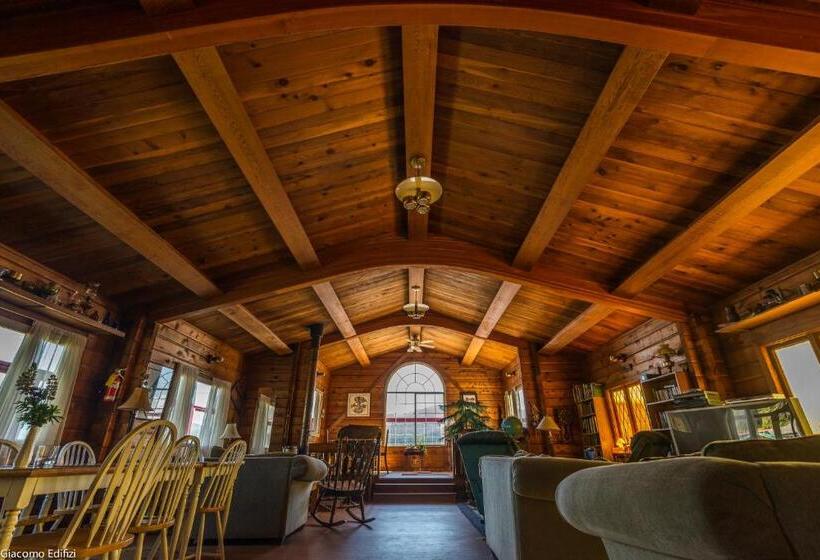 צימר Alert Bay Lodge