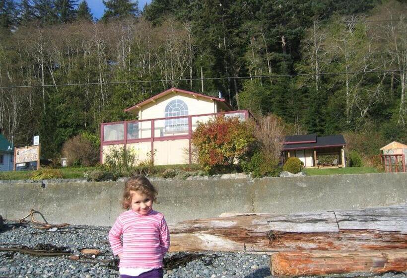 צימר Alert Bay Lodge