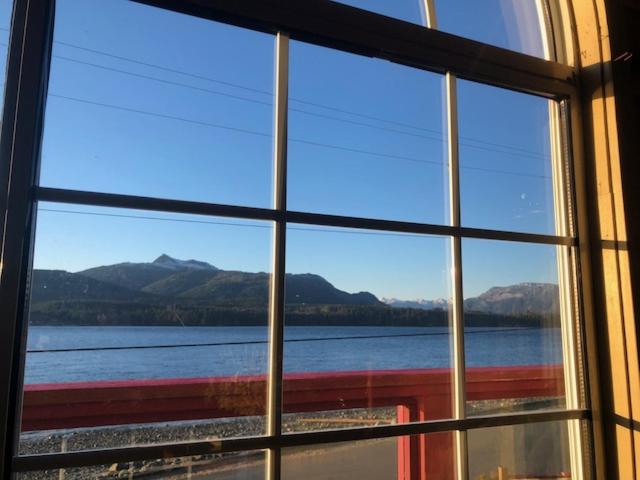 צימר Alert Bay Lodge