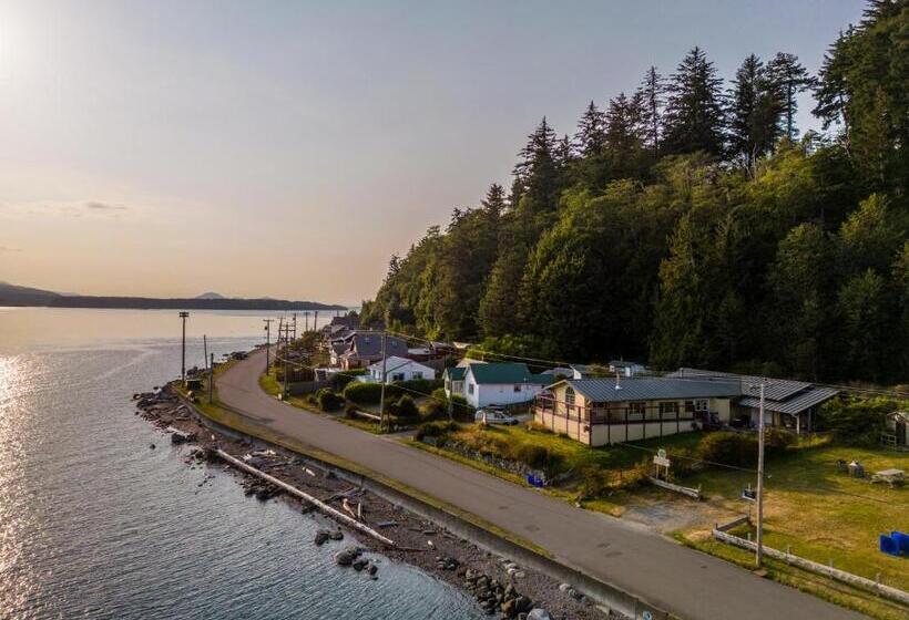 צימר Alert Bay Lodge