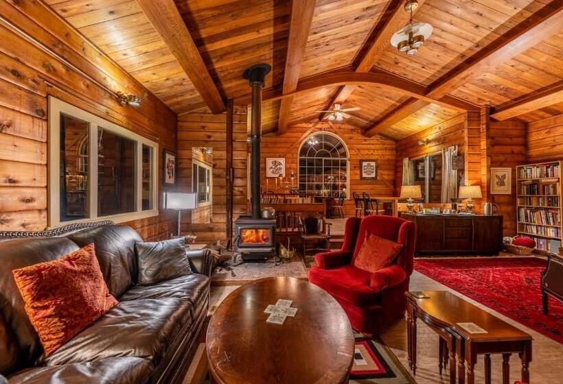 ベッドアンドブレックファースト Alert Bay Lodge