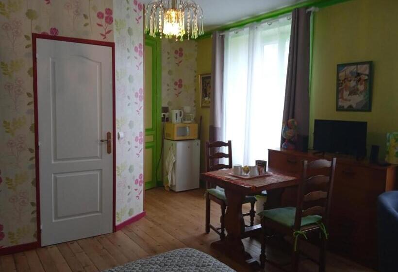 مبيت وإفطار Chambres D'hôtes Les Clématites En Cotentin