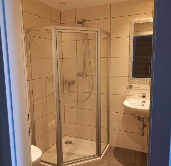 住宿加早餐  Ferienwohnungen Schöbringer