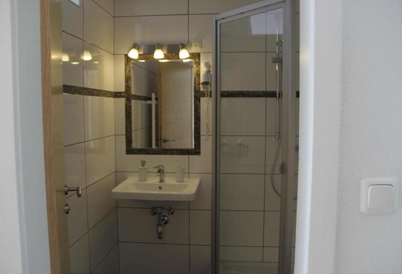 住宿加早餐  Ferienwohnungen Schöbringer