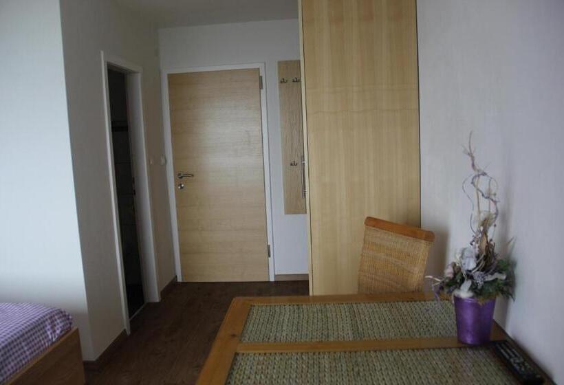 住宿加早餐  Ferienwohnungen Schöbringer