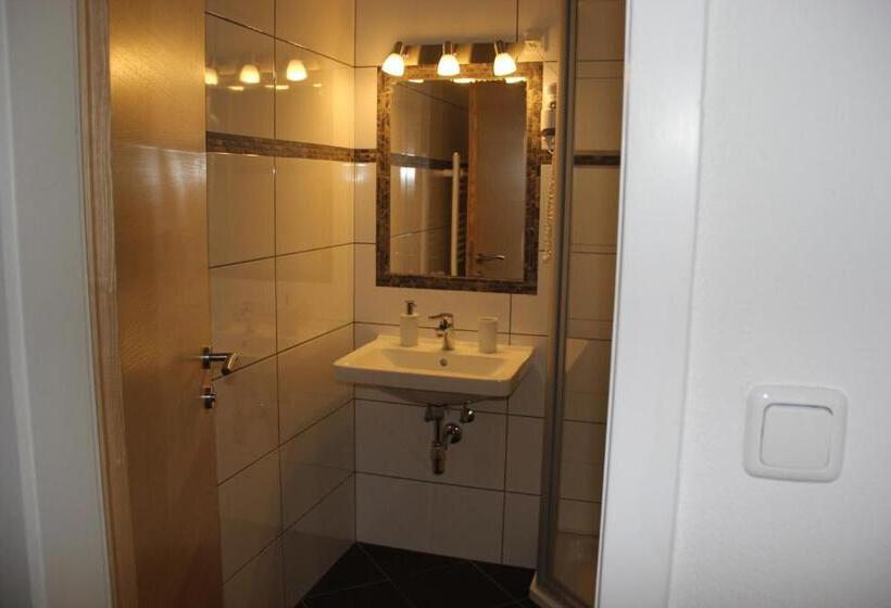 住宿加早餐  Ferienwohnungen Schöbringer