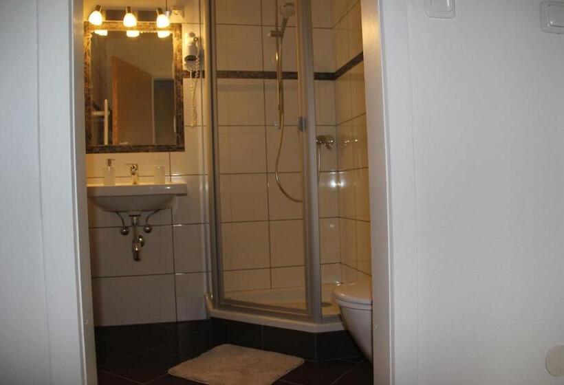 住宿加早餐  Ferienwohnungen Schöbringer